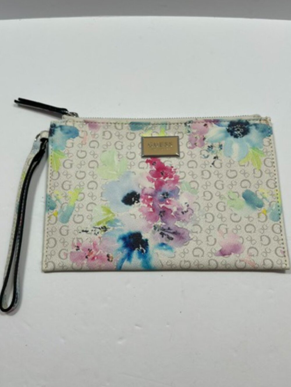 GUESS Womens Lacombe White Floral/Logo Print Lrg Zip Wristlet Wallet Clutch EUC